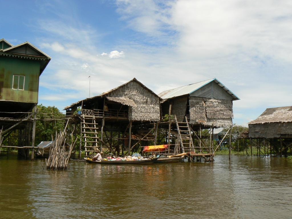 Village life goes on in the mddle of the lake - the market boat calls in.