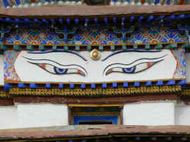 Gyantse buddha eyes.JPG (386634 bytes)