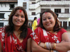 Kathmandu Dashain girls.JPG (338387 bytes)