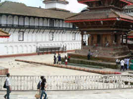 Kathmandu kumari lingham.JPG (289693 bytes)