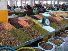 Lhasa market sweets.JPG (338976 bytes)