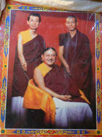 Sakya lama family.JPG (354858 bytes)