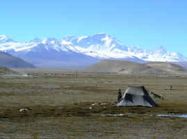 Tingri nomad tent.JPG (242883 bytes)
