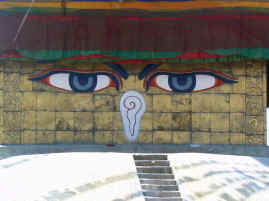 Kathmandu buddha eyes.JPG (252755 bytes)