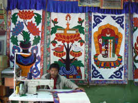 Lhasa market quilts.JPG (348972 bytes)
